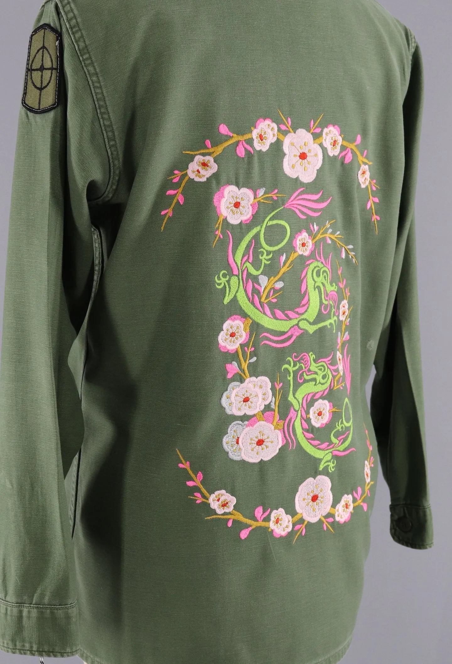 1960s Vintage Embroidered NEON Dragon Camo Shirt Jacket