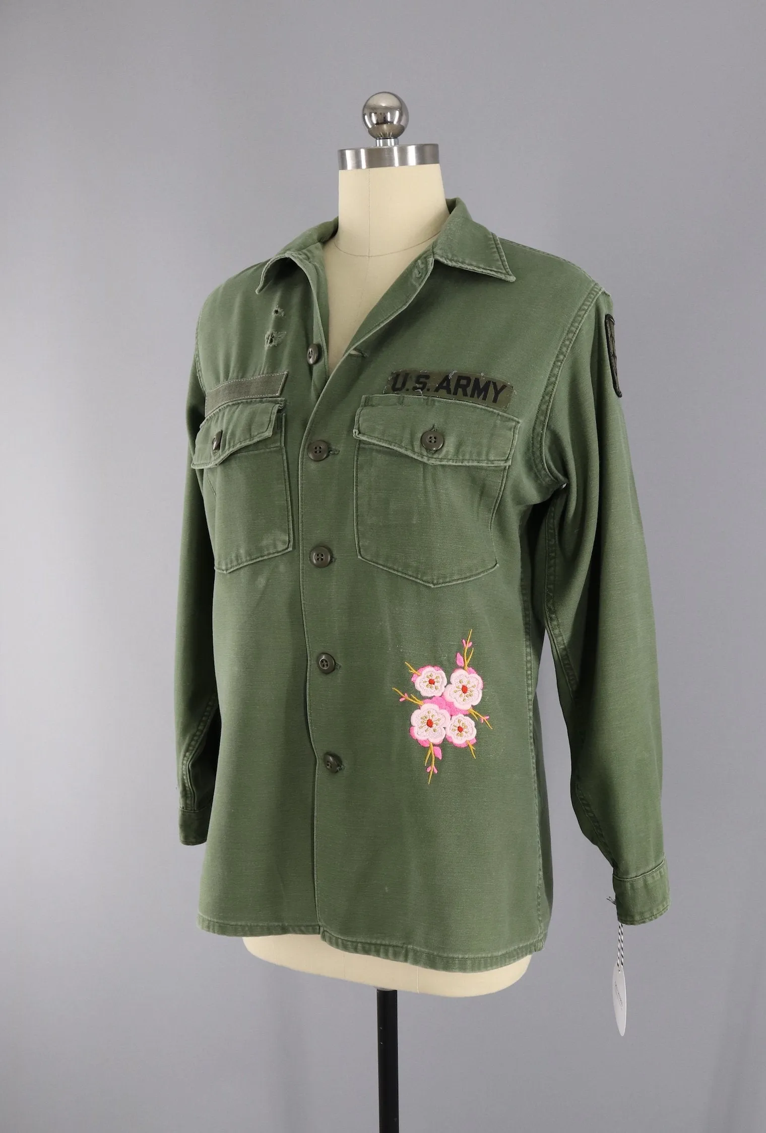 1960s Vintage Embroidered NEON Dragon Camo Shirt Jacket