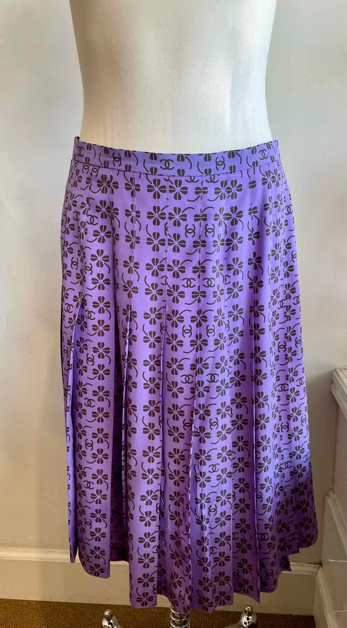 CHANEL Size 6 Purple, Brown Silk Clover Skirt