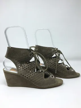 Dolce Vita Size 9 Taupe Perforated Dot Triangle Sandals NWOB