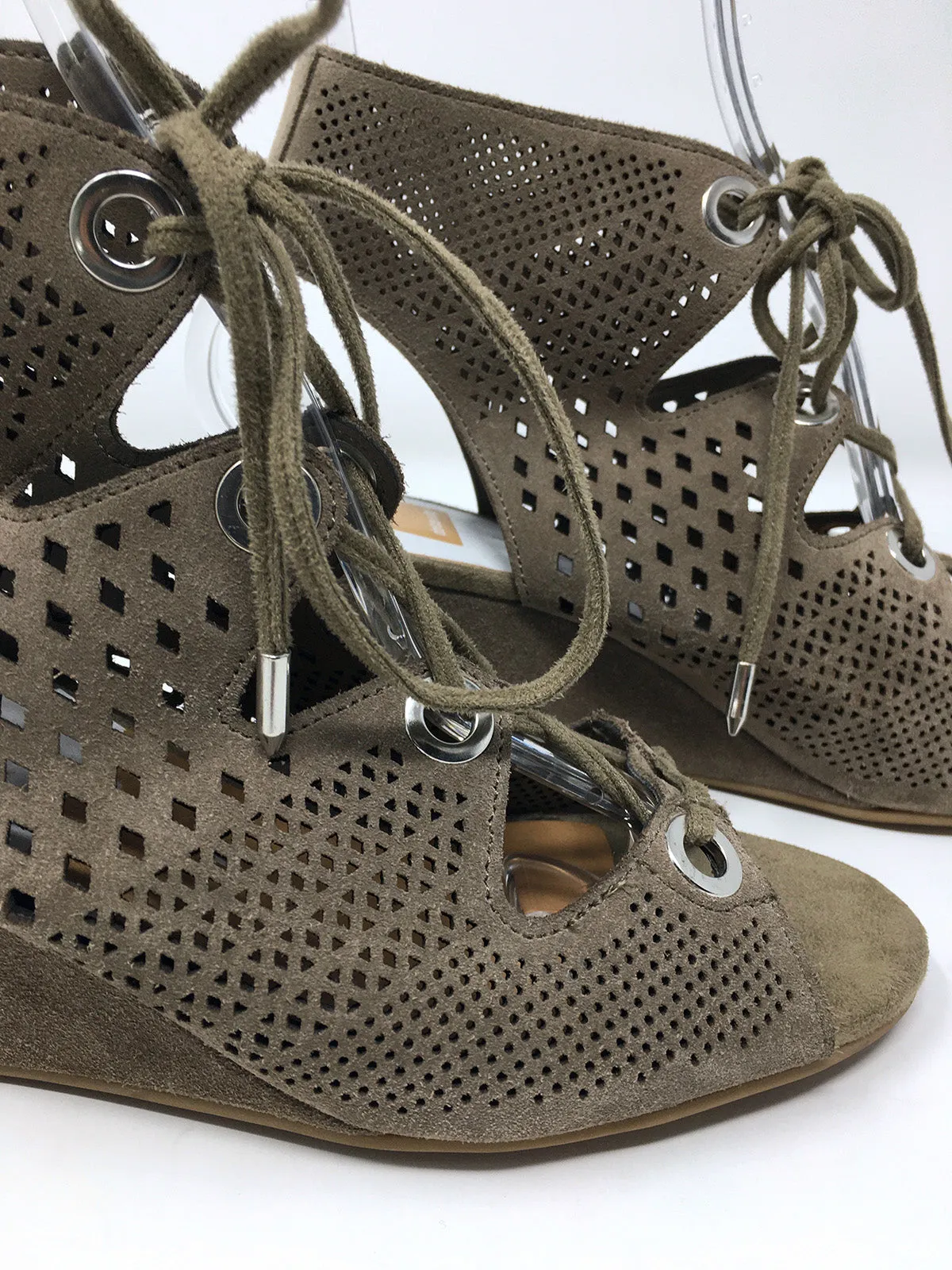 Dolce Vita Size 9 Taupe Perforated Dot Triangle Sandals NWOB