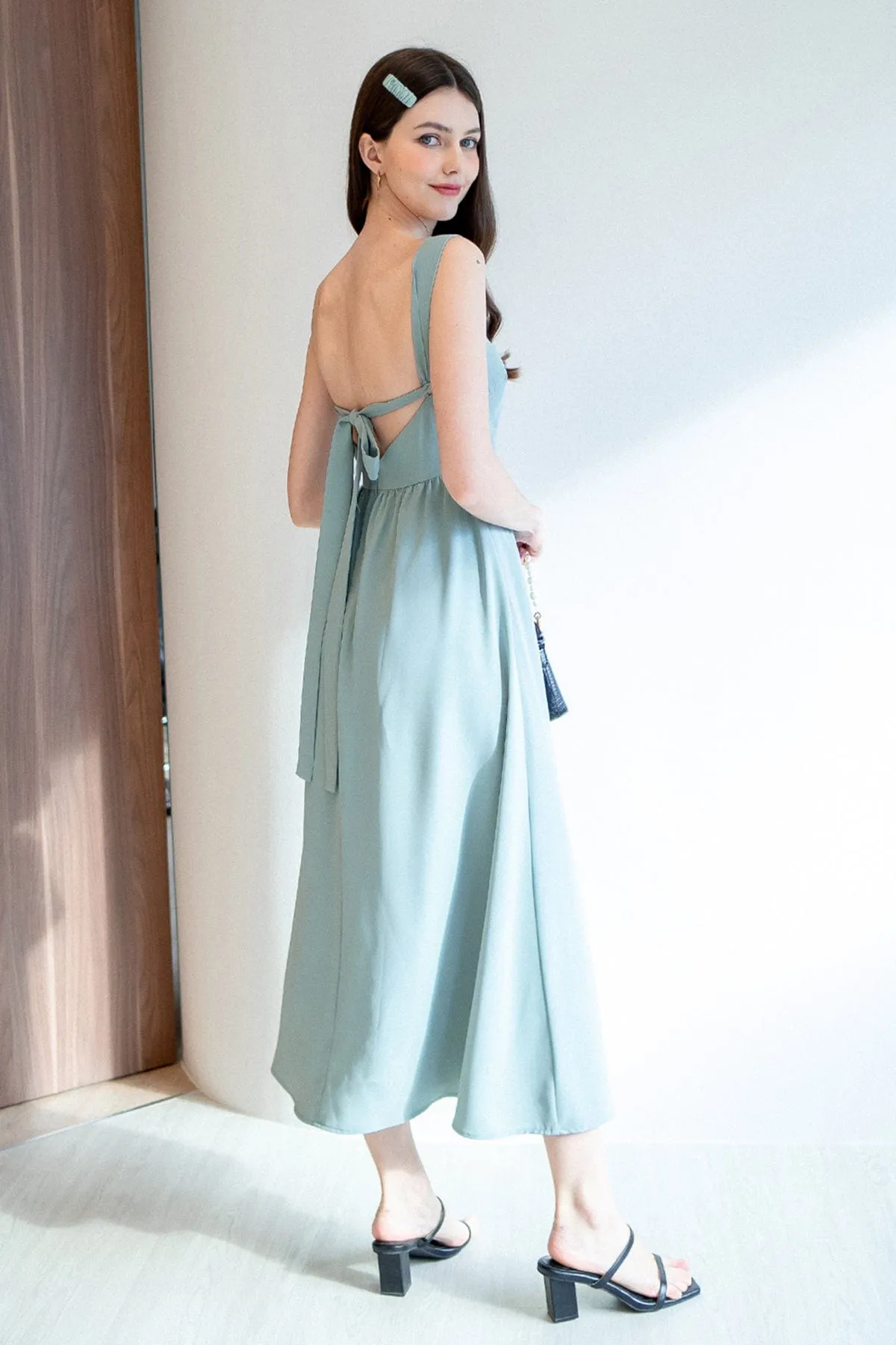 LOHAN TIE-BACK MAXI DRESS IN FERN GREEN