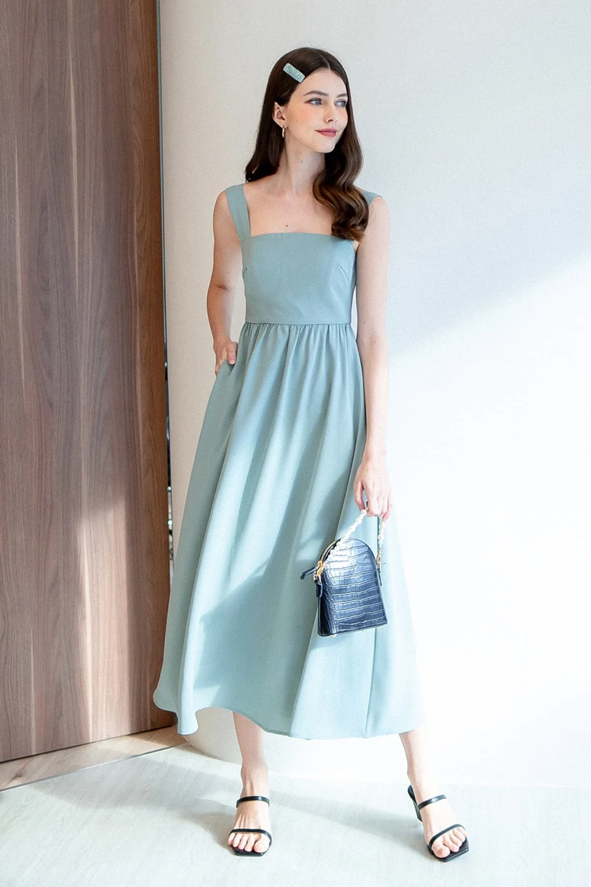 LOHAN TIE-BACK MAXI DRESS IN FERN GREEN