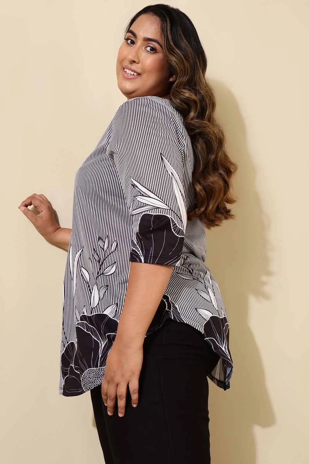 Plus Size Black White Monochromatic Floral Print Centre Pleat Top