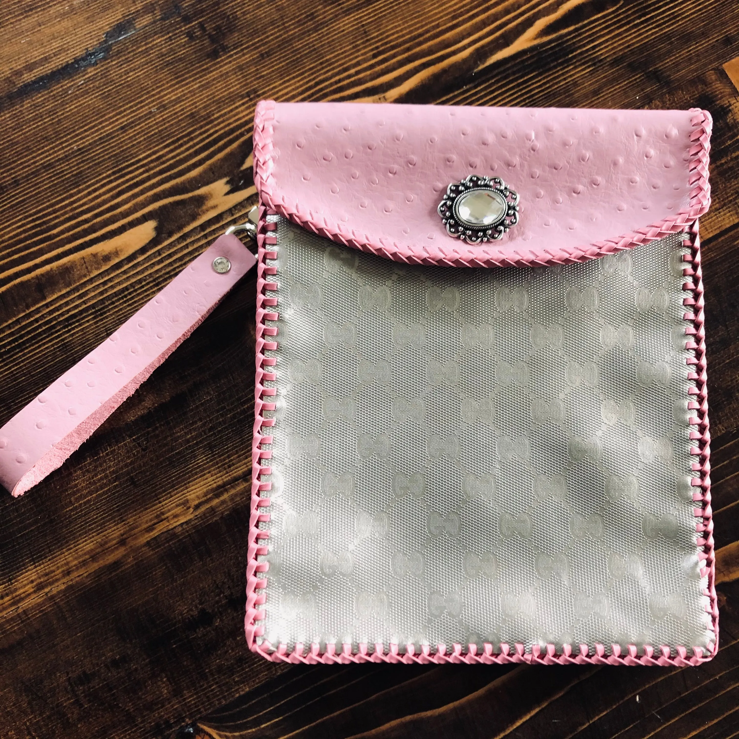 The Ibis iPad/Tablet Holder/Wristlet in Silver GG