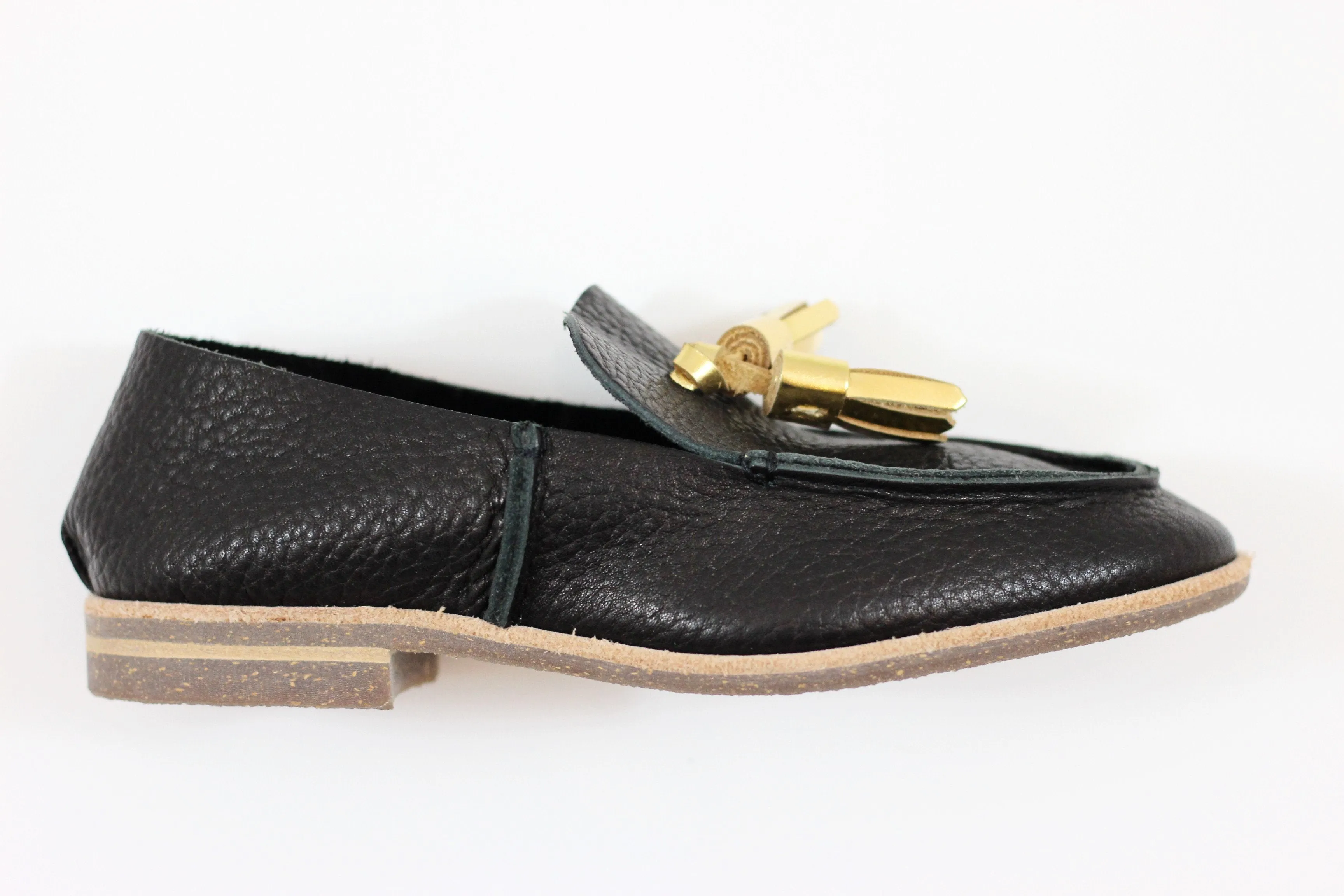 U-Dot Women's Tassle Slip On - Black/Gold Leather